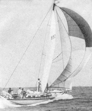 "Кохо III" - победительница в своем классе в Фастнетской гонке 1957 г. и чемпион по очкам Королевского океанского яхт-клуба того же года.